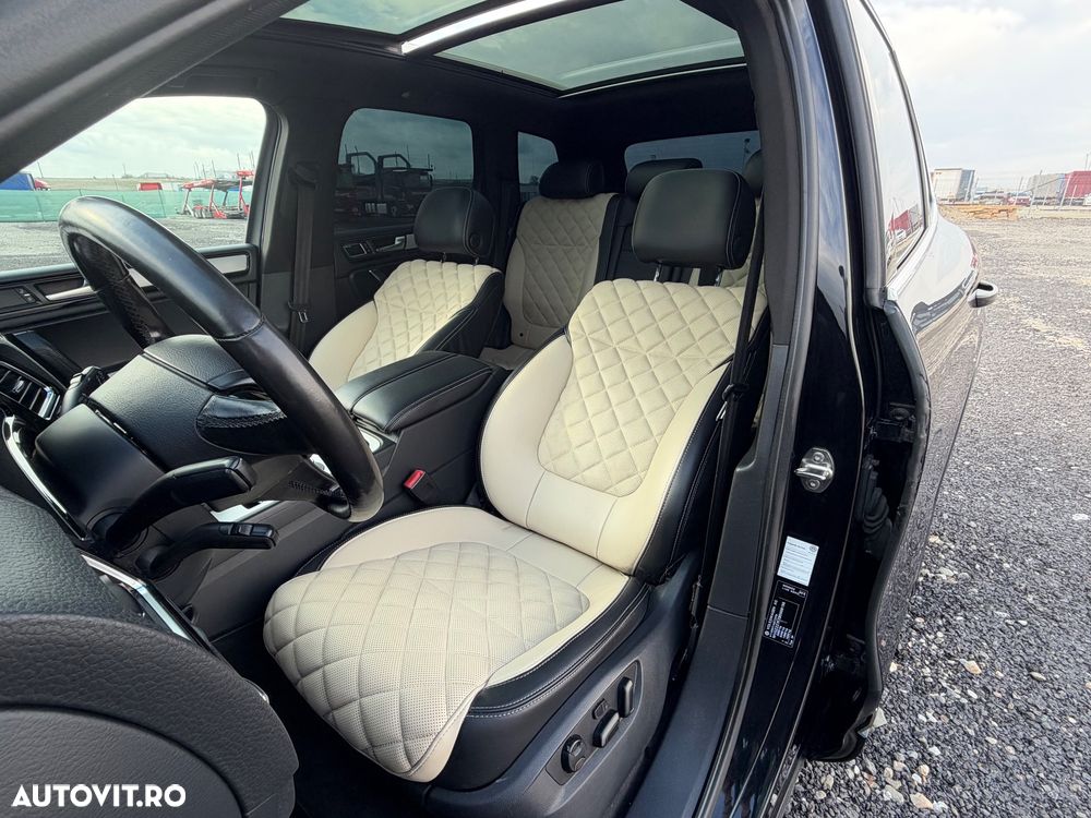 Volkswagen Touareg - 12