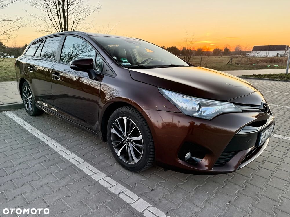 Toyota Avensis Touring Sports 1.8 Executive - 8