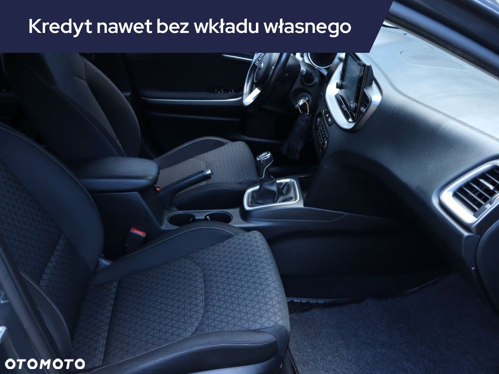 Kia Ceed - 11