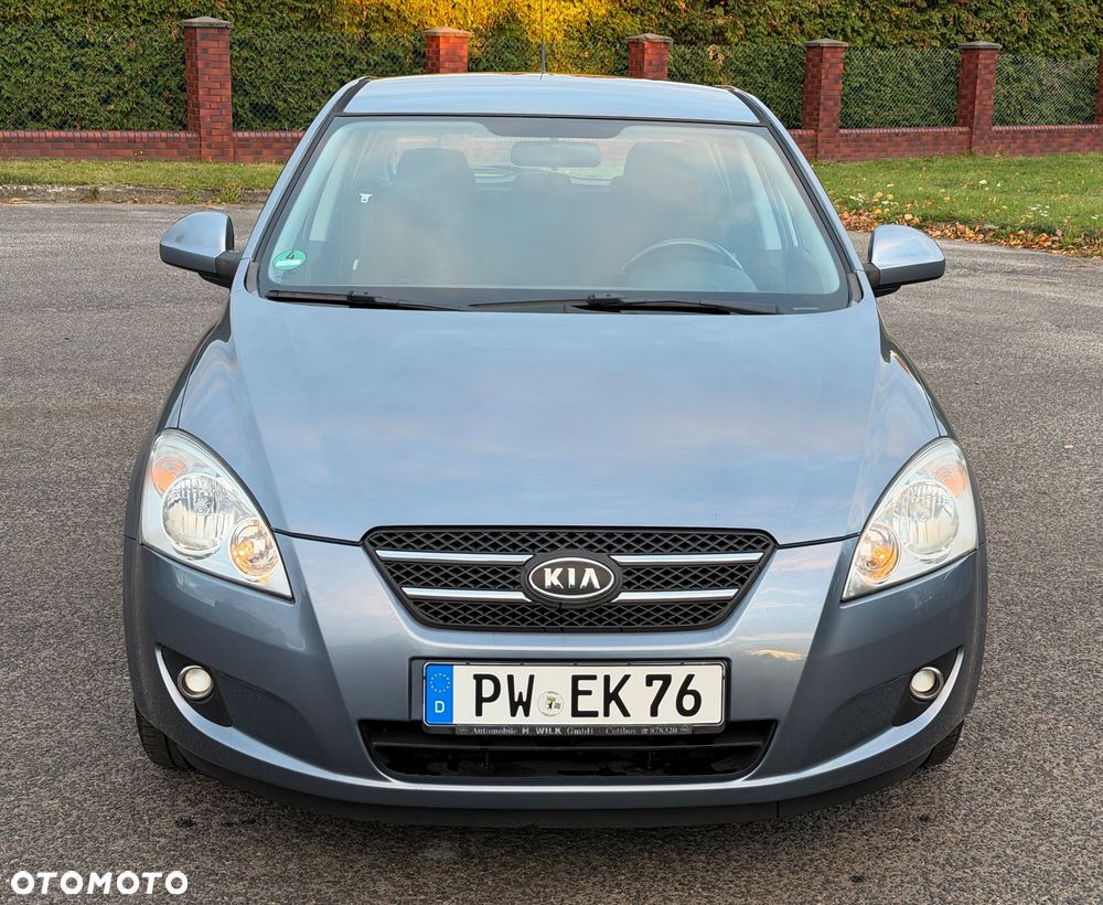 Kia Ceed 2009 photo 4