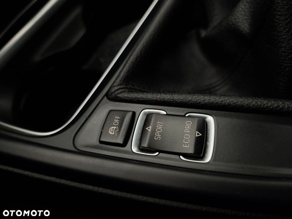 BMW 3GT 318d Sport Line - 32