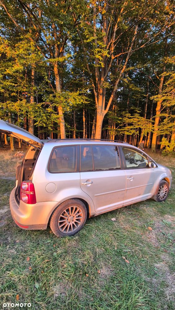 Volkswagen Touran - 9