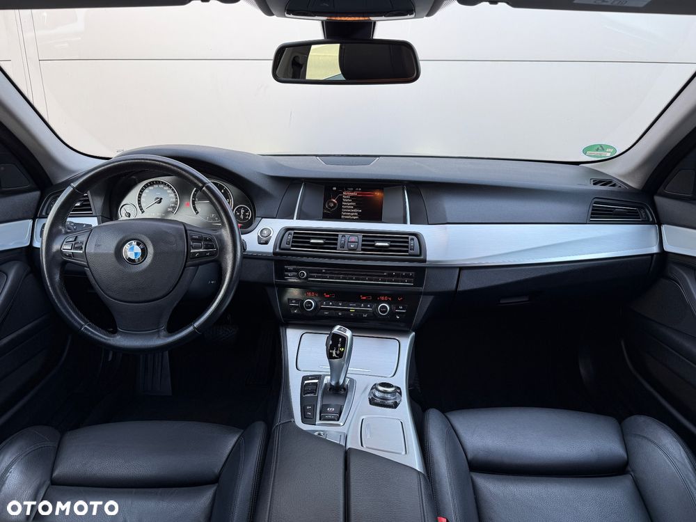 BMW Seria 5 520d xDrive - 14