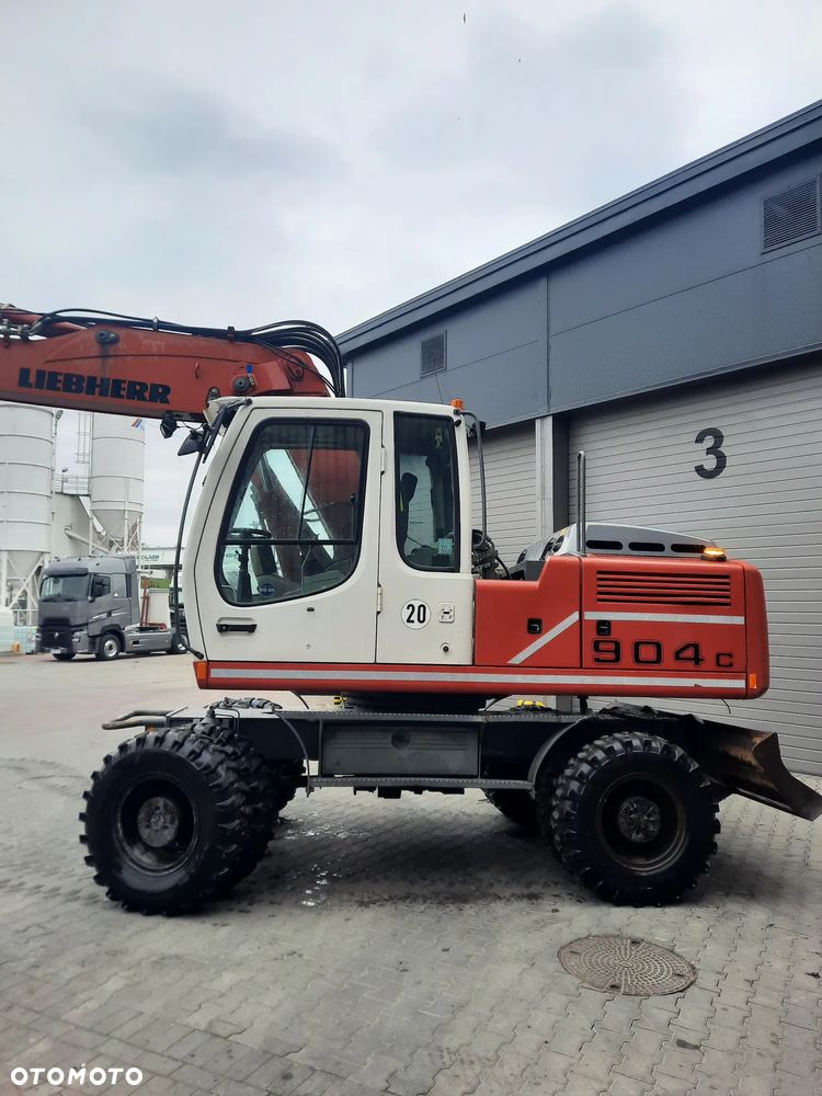 Liebherr 904C - 9