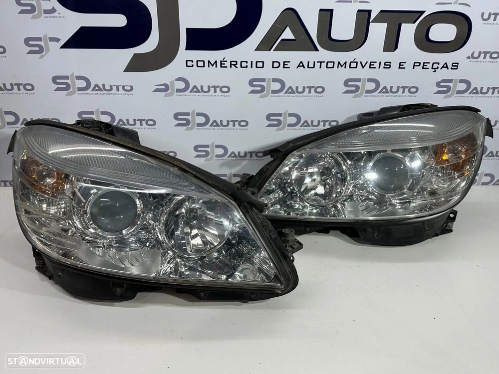 Farol Direito / Esquerdo - Mercedes C (W204) - 1