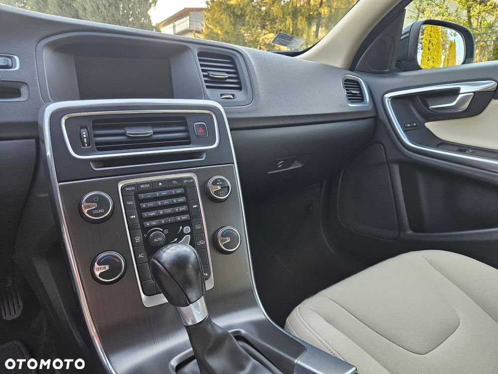 Volvo V60 D4 Momentum - 19