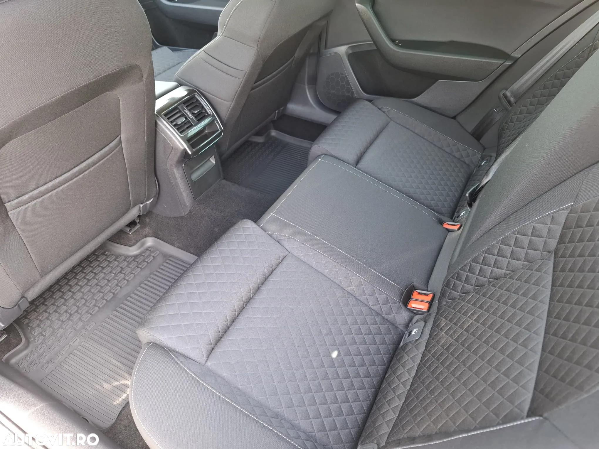 Skoda Superb 2.0 TDI DSG Ambition - 34