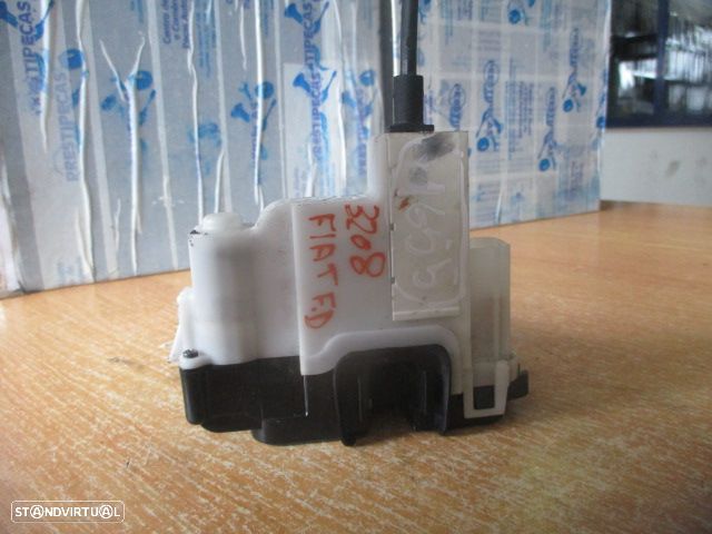 Fecho 51827594 FIAT 500 2010 1.2I 70CV 3P BRANCO FD 4 PINOS FIAT 500 2 FASE 1 2009 1.3JTD 75CV 3P BRANCO FD 4 PINOS - 4