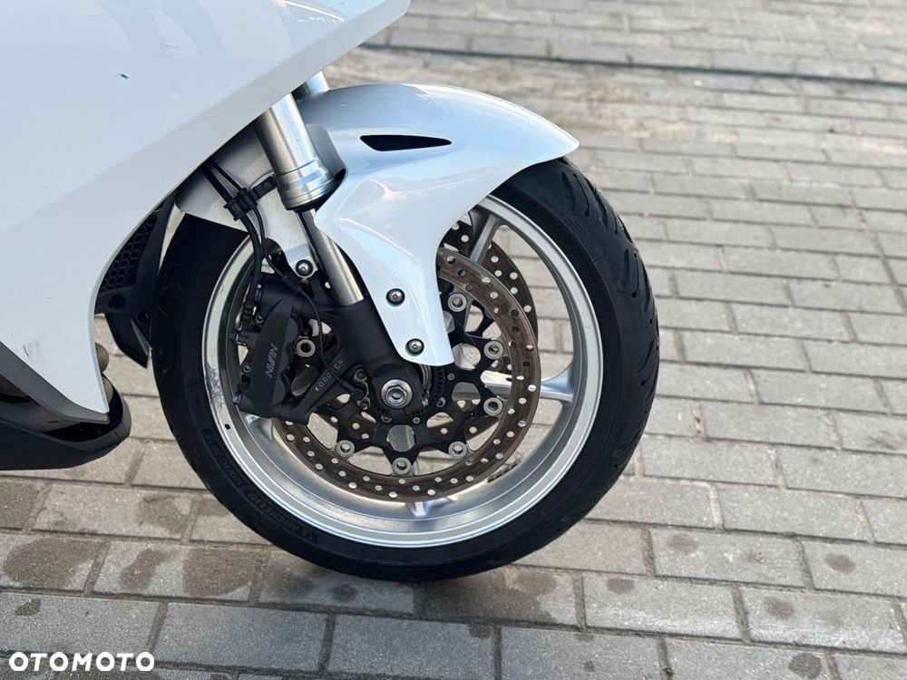 Honda VFR - 12