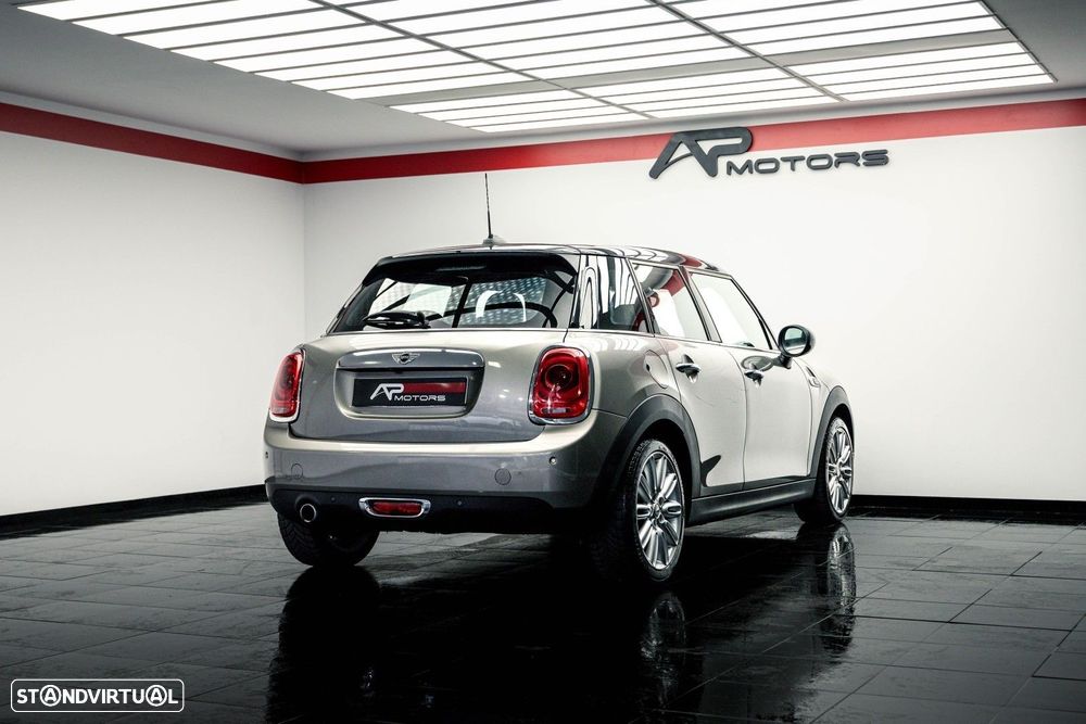 MINI 5 Portas Cooper D Auto - 11