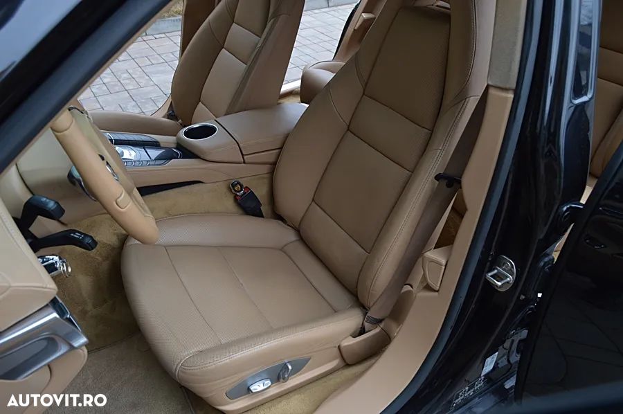 Porsche Panamera 3.0 Tiptronic S - 32