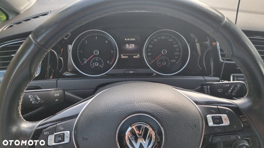 Volkswagen Golf - 1