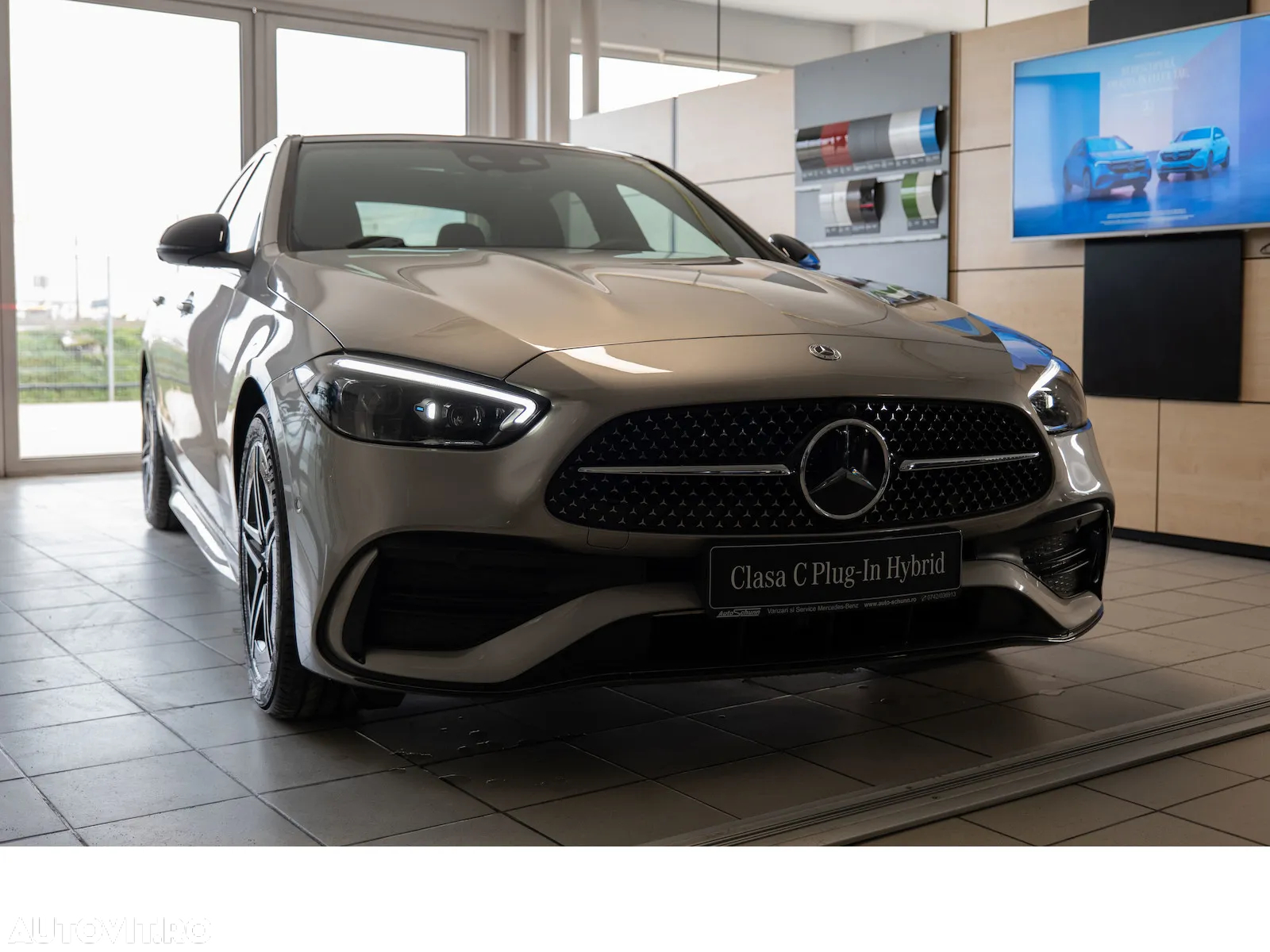 Mercedes-Benz C 300 e 4Matic 9G-TRONIC AMG Line - 11