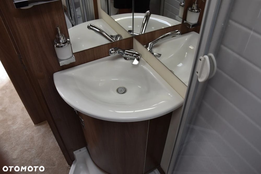 Burstner Averso Top - 24