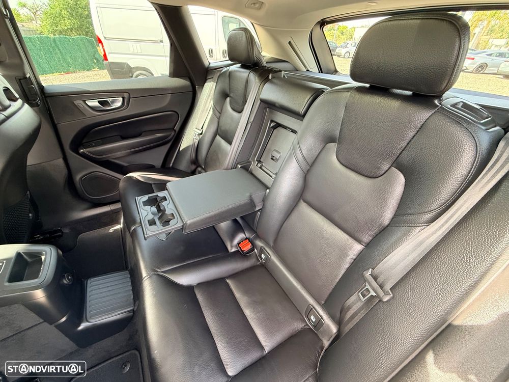 Volvo XC 60 2.0 T6 PHEV R-Design Expression AWD - 44