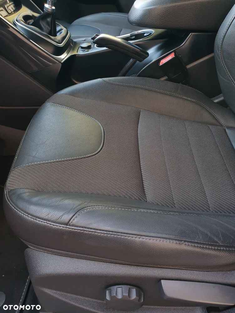 Ford Kuga 2.0 TDCi 4x4 Titanium - 28