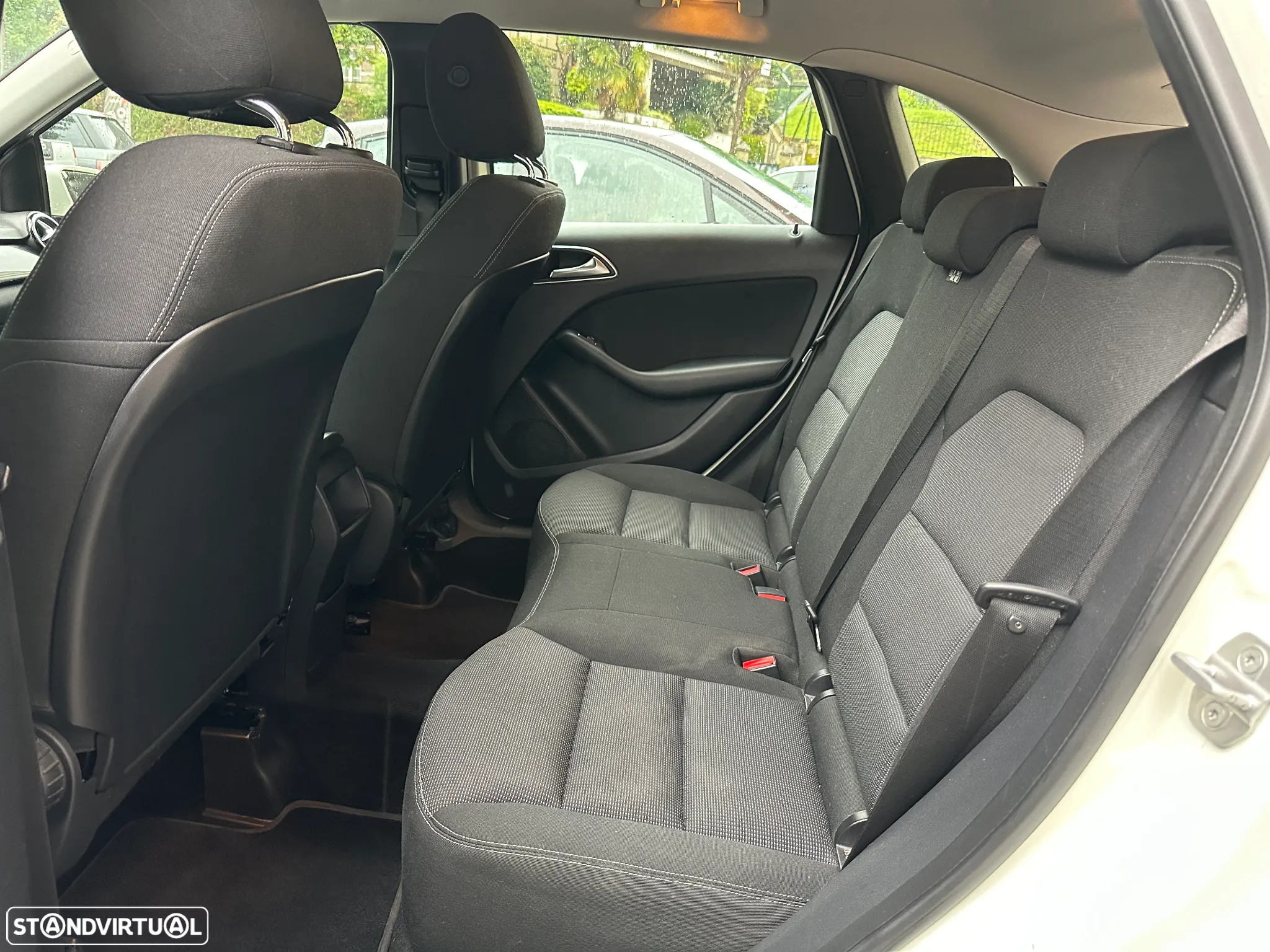 Mercedes-Benz B 180 CDI (BlueEFFICIENCY) - 10