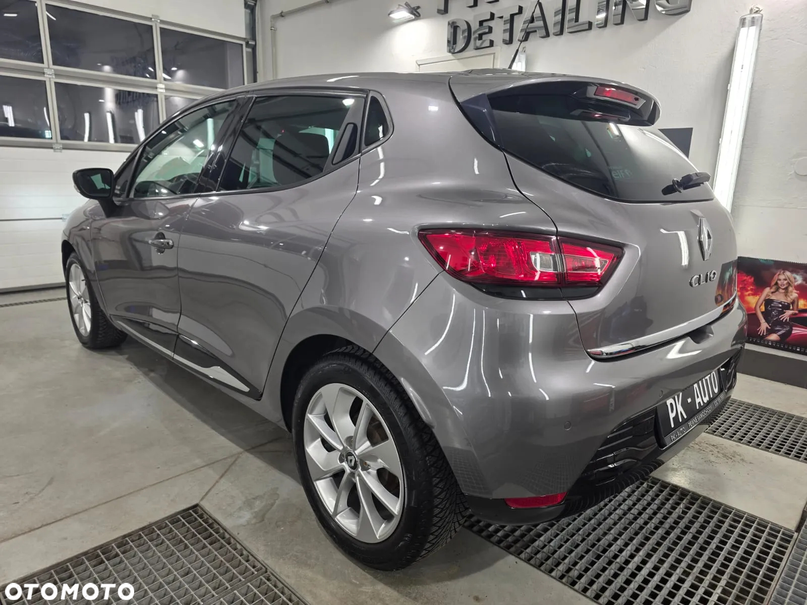 Renault Clio 1.2 16V 75 LIMITED - 9