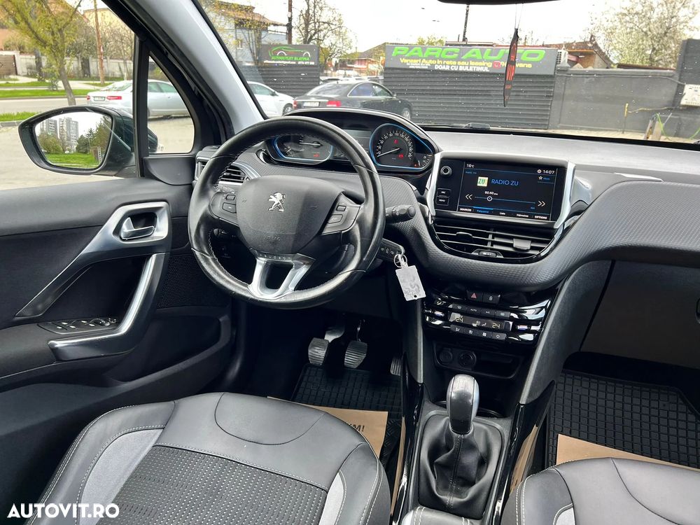 Peugeot 2008 1.2 PureTech Turbo S&S Allure - 19