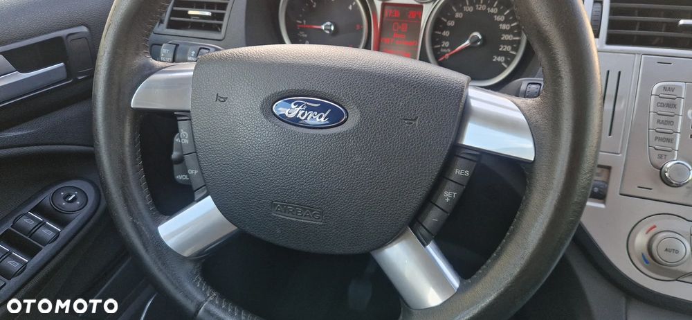 Ford Kuga 2.0 TDCi 4x4 Titanium - 34