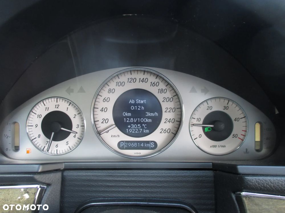 Mercedes-Benz Klasa E 320 CDI Avantgarde DPF Sport Edition AMG - 26