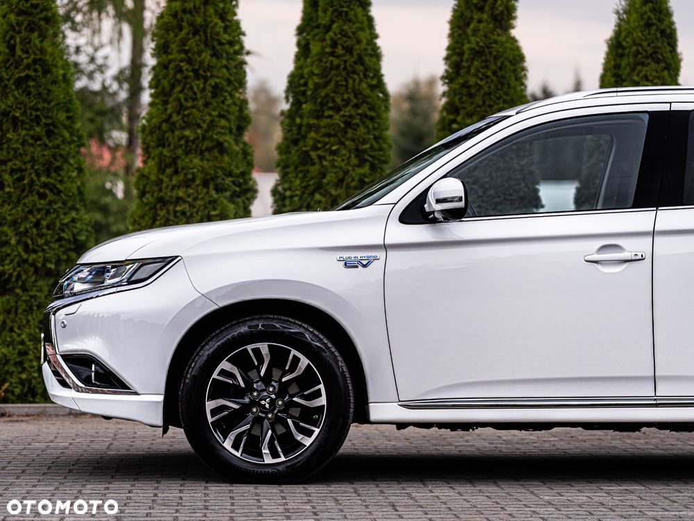 Mitsubishi Outlander 2.0 4WD Plug-In Hybrid Plus - 11