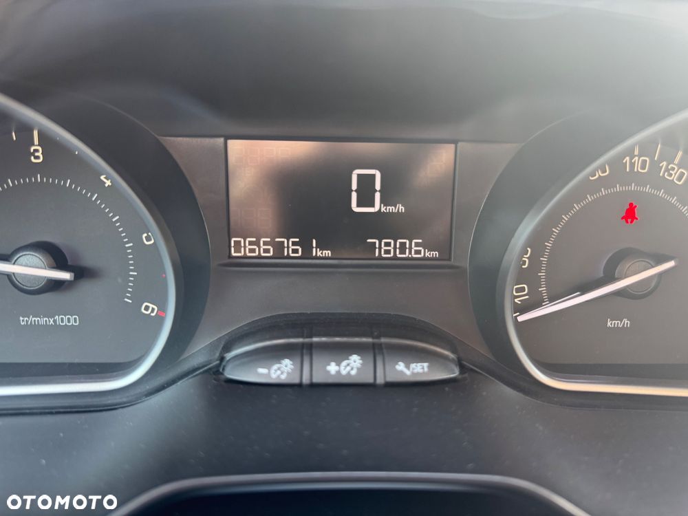 Peugeot 208 1.6 BlueHDi Active - 9