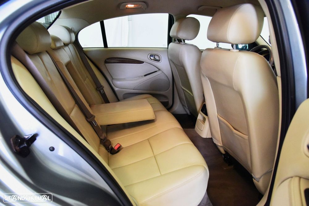Jaguar S-Type 2.7 D V6 Executive Auto. - 29