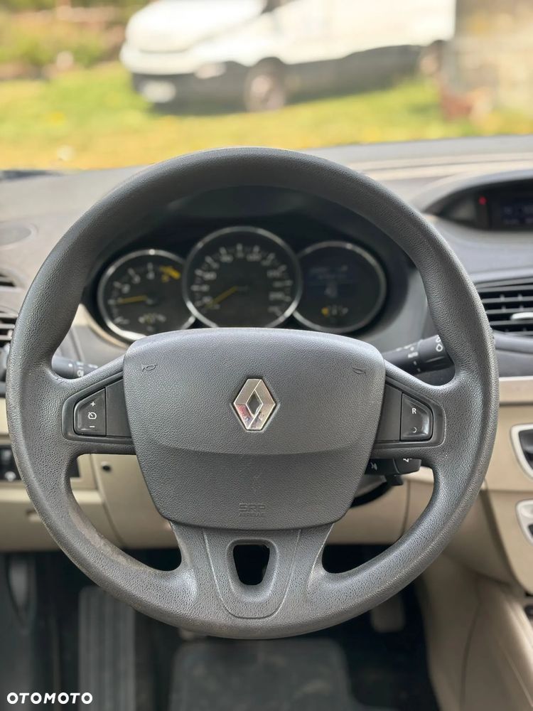 Renault Fluence - 16