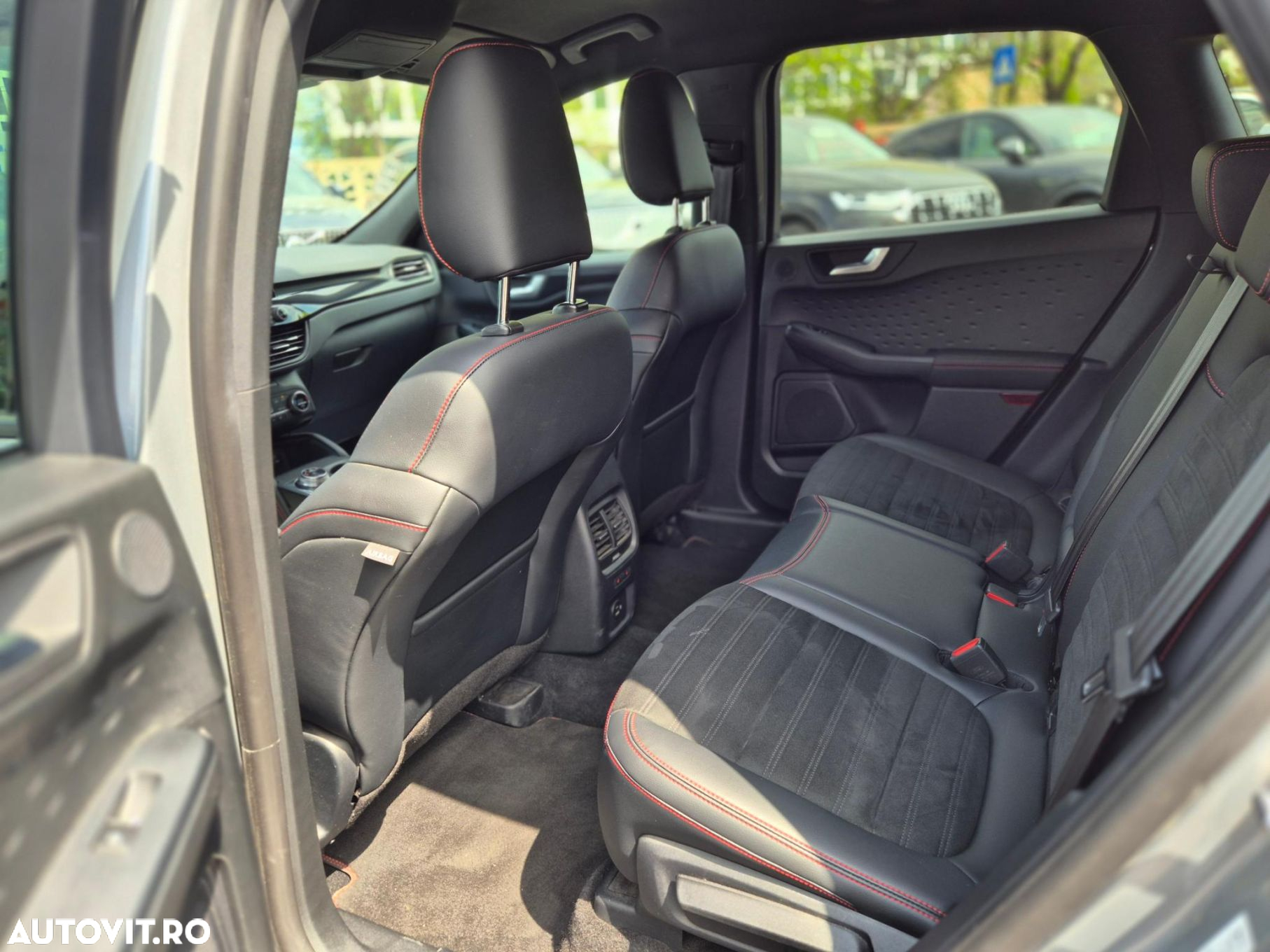 Ford Kuga 2.5 Duratec FHEV 4x4 ST-LINE X - 12