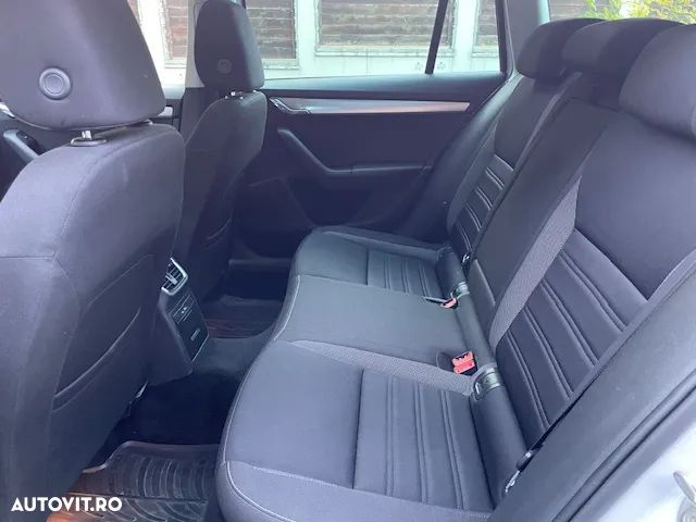Skoda Octavia Combi Diesel 1.6 TDI Style - 11