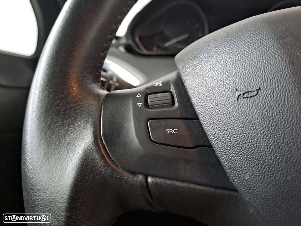 Peugeot 208 1.2 PureTech Signature - 16