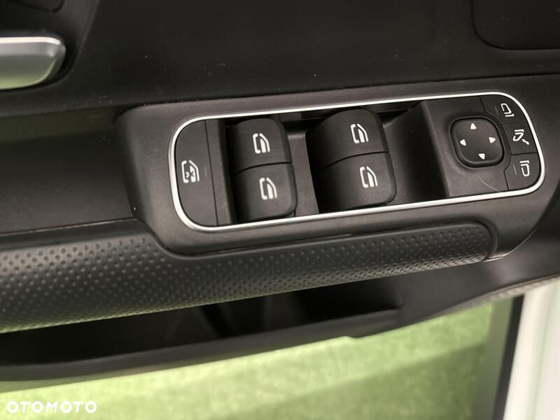 Mercedes-Benz GLB 200 7G-DCT - 12