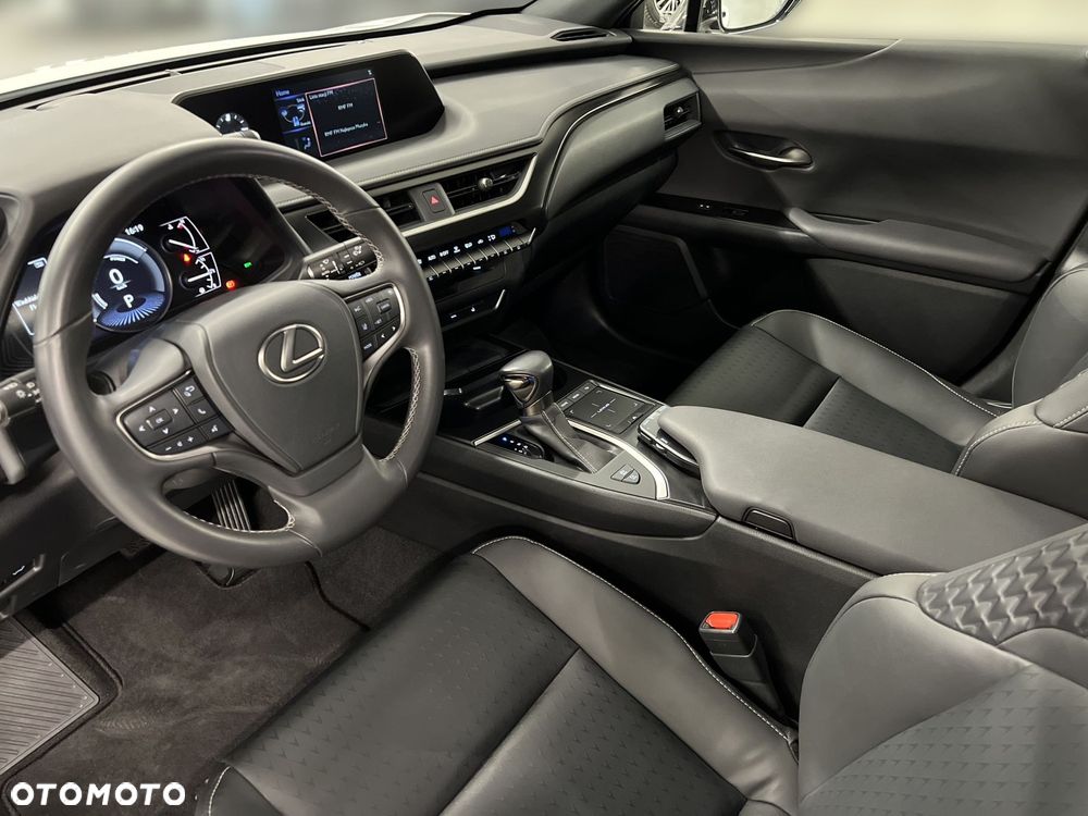 Lexus UX - 14