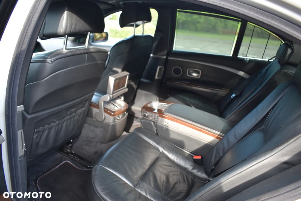 BMW Seria 7 - 27