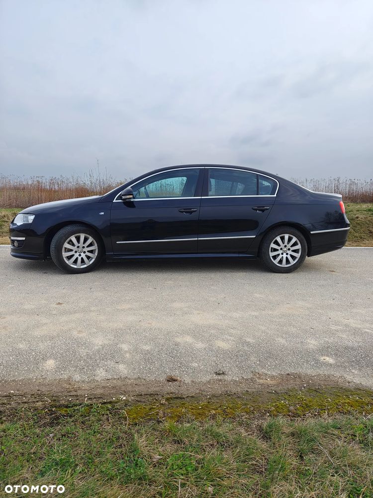 Volkswagen Passat 2.0 TDI Perfectline R-Style - 15