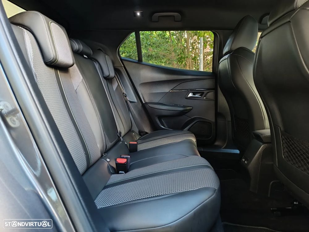 Peugeot 2008 PureTech 130 EAT8 GT - 34