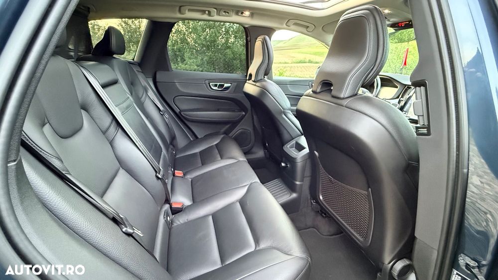 Volvo XC 60 T8 Twin Engine AWD Geartronic Momentum - 22