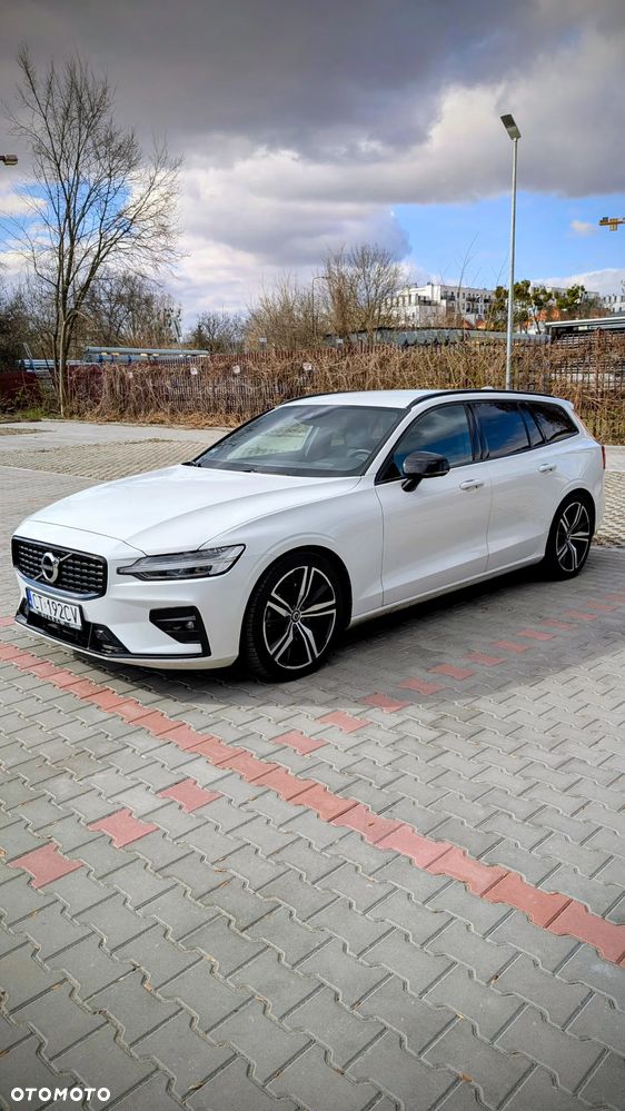 Volvo V60 D4 R-Design - 1