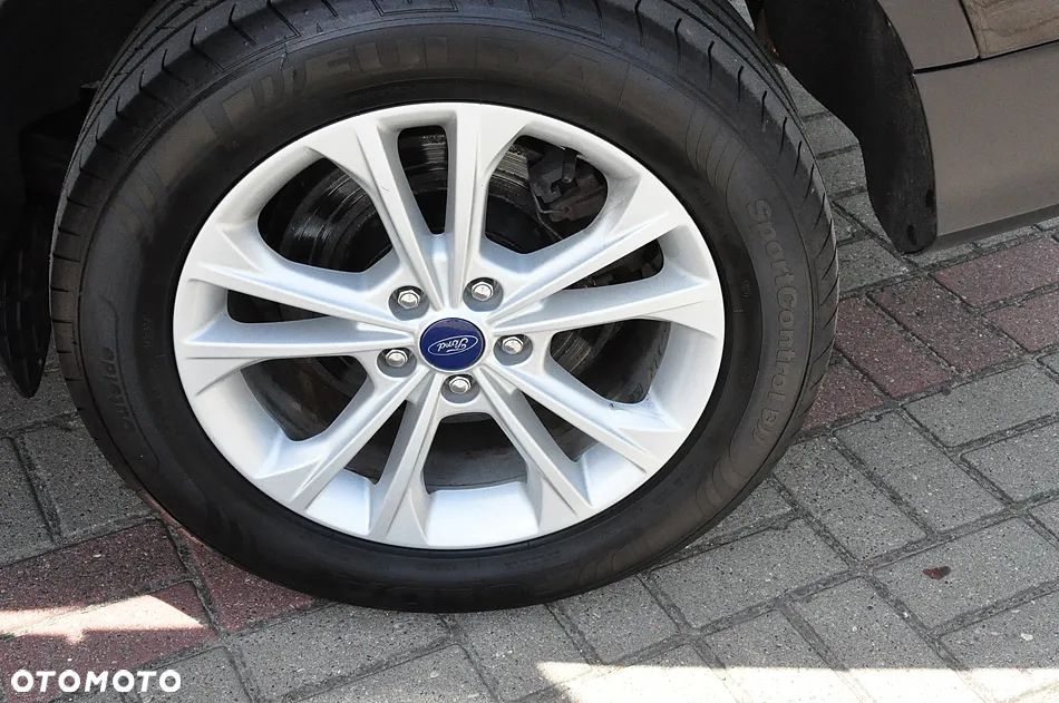Ford Kuga - 36