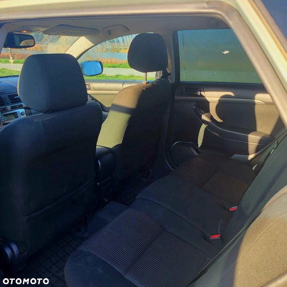 Toyota Avensis 1.8 VVT-i Combi Sol - 4