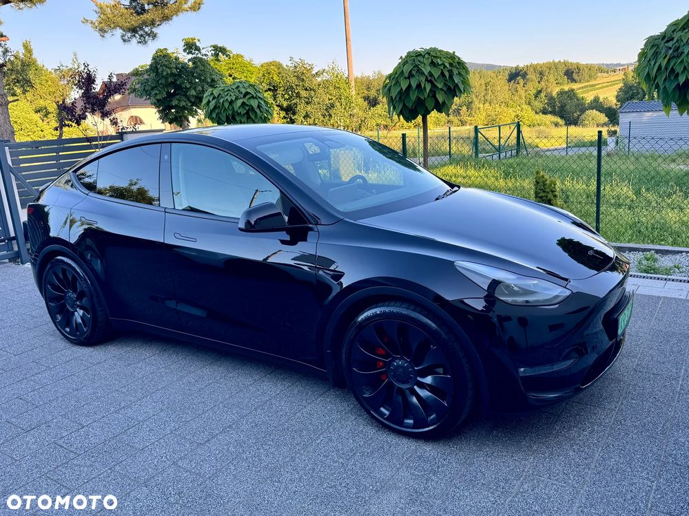 Tesla Model Y Performance AWD - 5