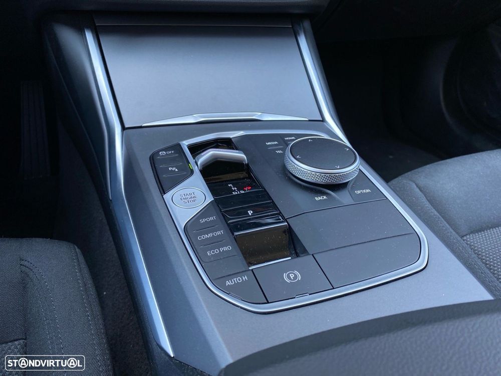 BMW 320 d Touring Auto - 13