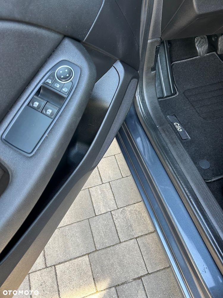 Renault Clio - 30