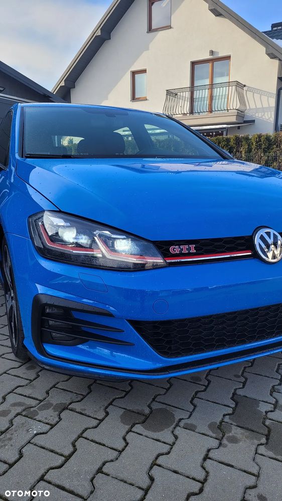Volkswagen Golf - 32