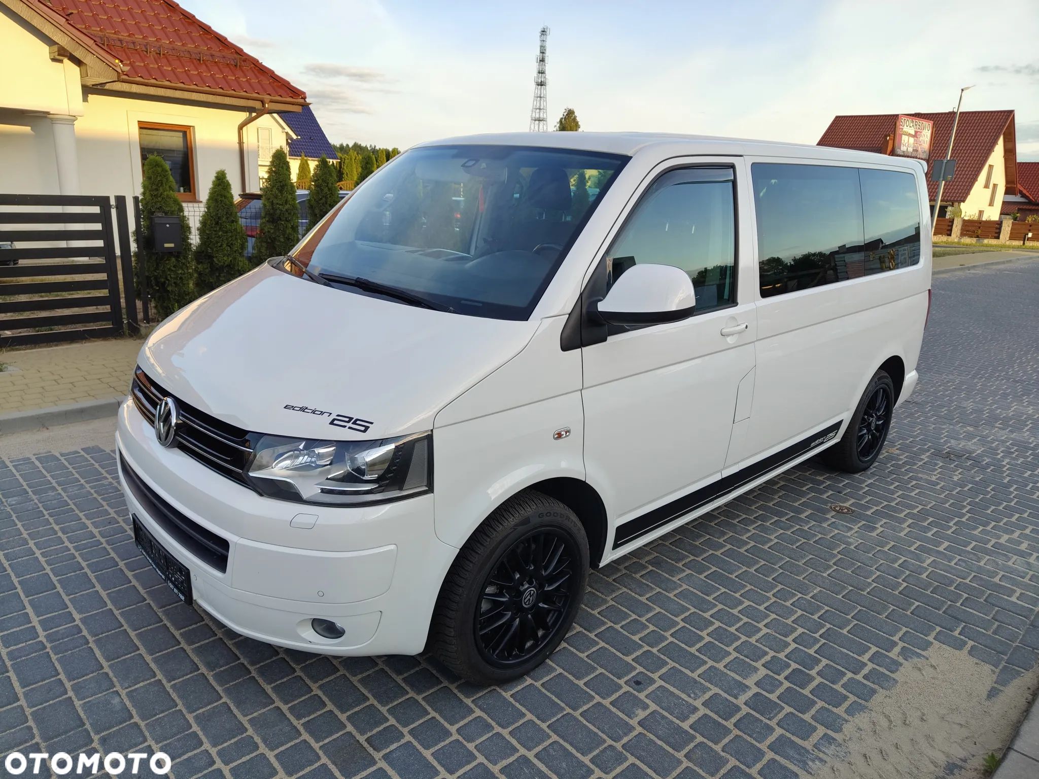 Volkswagen Multivan - 1