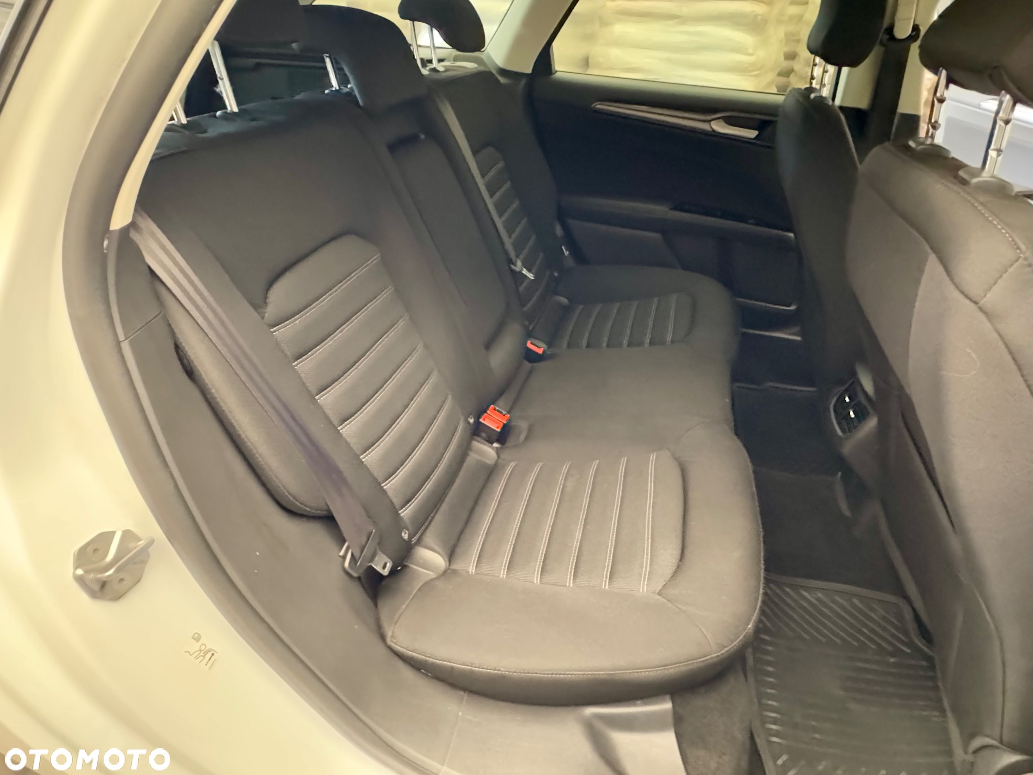 Ford Mondeo 2.0 EcoBlue Titanium - 32