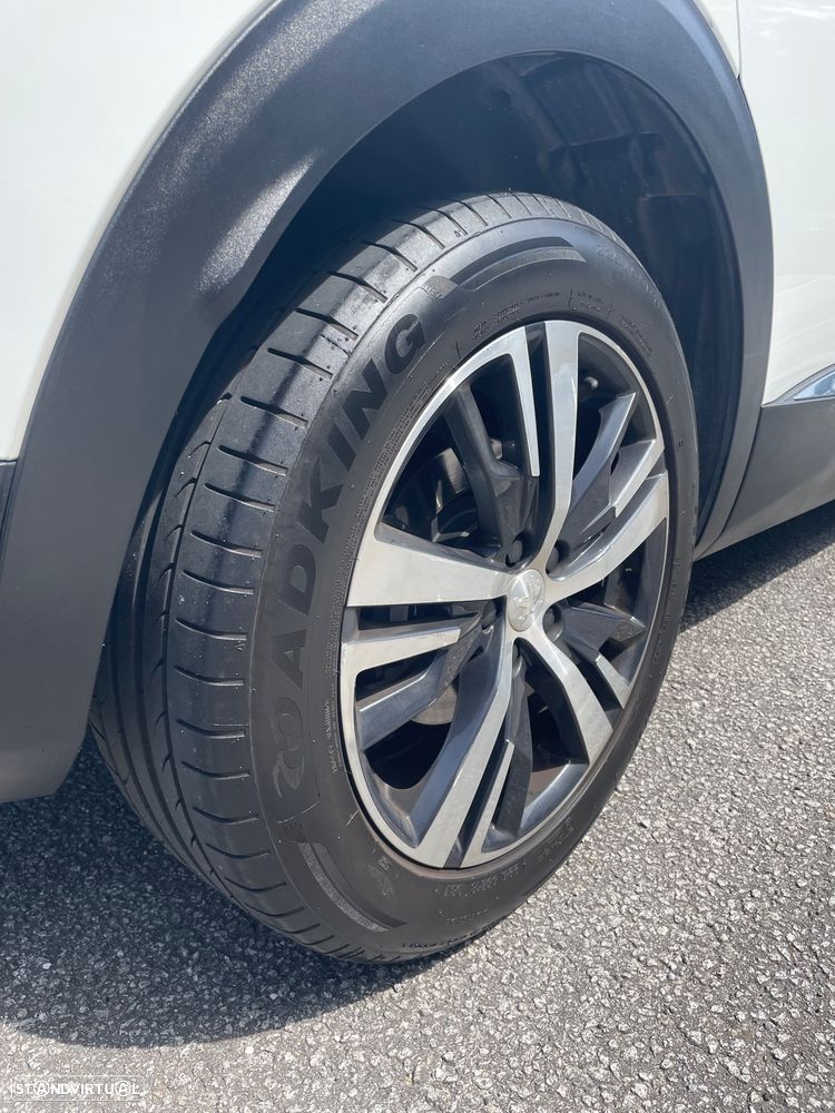 Peugeot 3008 PureTech 130 Stop & Start GPF EAT8 Allure - 24