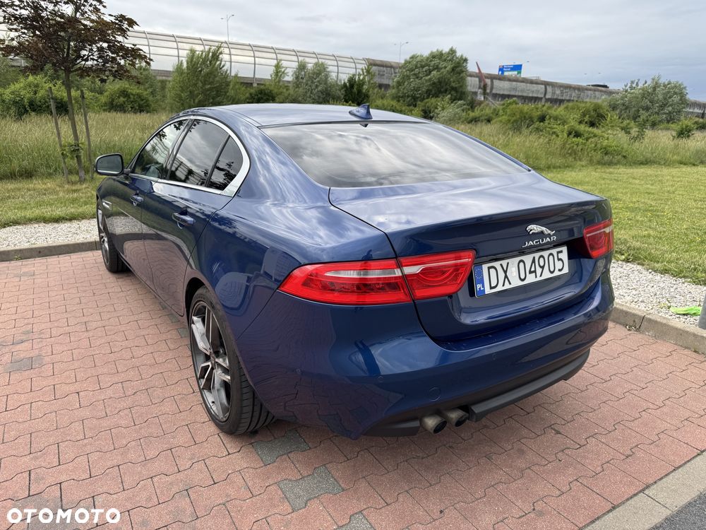 Jaguar XE 2.0 D Prestige - 7