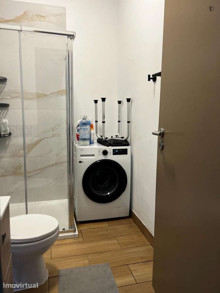 Quarto - localizado em Setubal - Grande imagem: 5/12